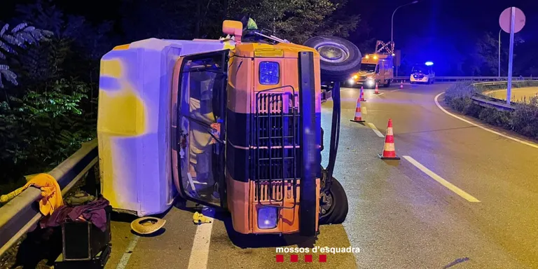 Detingut per conduir drogat, sense carnet i provocant un accident a Fogars