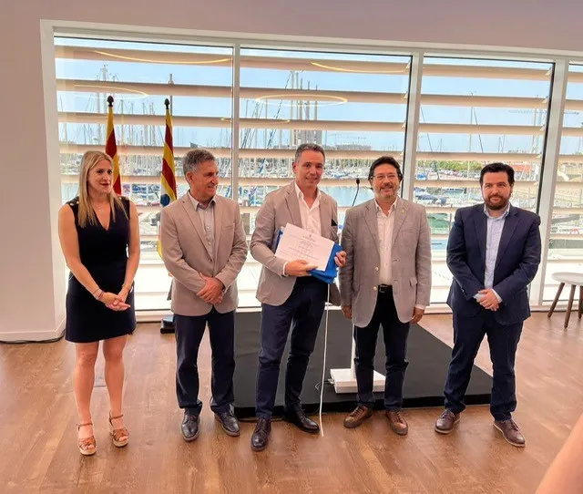 El Club Nàutic Cambrils recull la seva onzena Bandera Blava en un acte celebrat al Port de Badalona