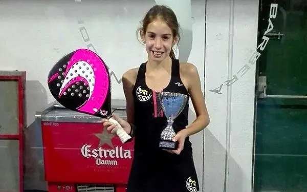 L’altafullenca Anna Ortiz es proclama Campiona de Catalunya de Pàdel en categoria Aleví
