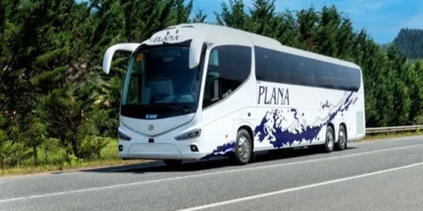 Reclamen menys parades i més freqüències del bus directe a Barcelona