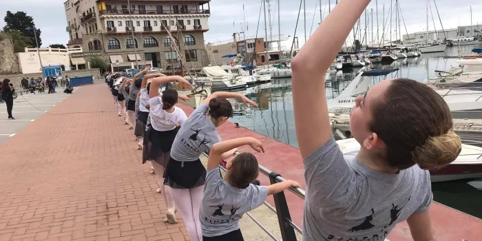 Arenys de Mar balla amb motiu del Dia Internacional de la Dansa