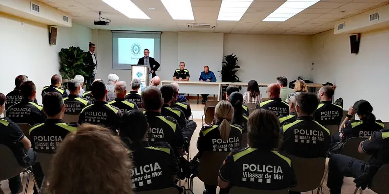 La Policia Local i l’Ajuntament lliuren els diplomes i les medalles que reconeixen els mèrits del cos