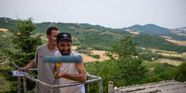 Víctor Garcia i Cristian Blanxer guanyen el primer Concurs d’Art Mural del Barri de l’Estació