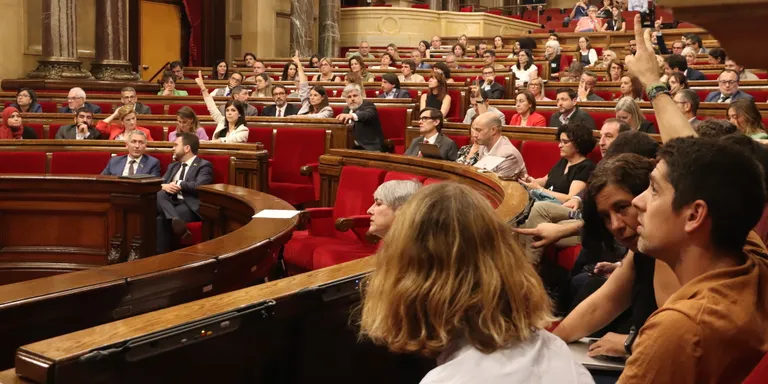 El Parlament tanca el període ordinari sense signar l'acta dels plens en què s'ha comptat verbalment el vot de Puig
