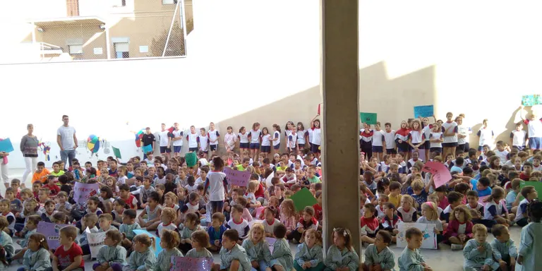 L'Escola Macià-Companys es manifesta pel planeta