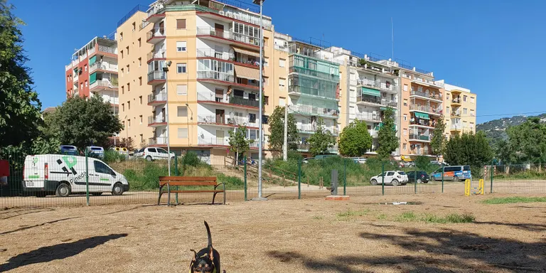 S'obre la nova zona d'esbarjo per a gossos a Poblenou