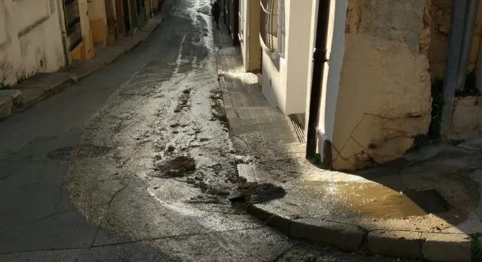 L'aigua ha començat a sortir a primera hora de la tarda