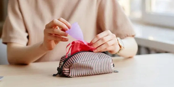 Les copes, calces menstruals i compreses gratuïtes a les farmàcies a partir de dilluns