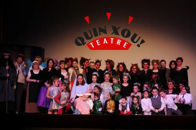 El grup de teatre 'Quin Xou' fa una donació de 1.500 euros a Aliments per la Solidaritat