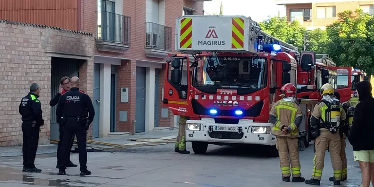 Crema una caldera en un cobert al Carrer Segrià de Rosselló