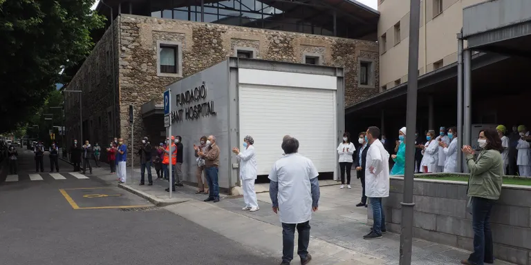 Acte de record a la Seu d'Urgell pels professionals sanitaris morts per la COVID-19