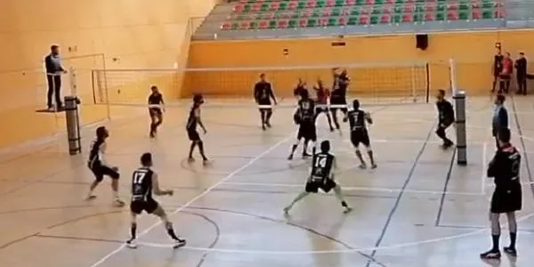 El CV Torredembarra imposa la seva llei per vèncer el San Roque Batán (3-2)