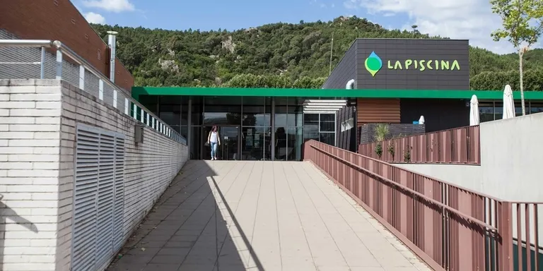 Els afectats pel tancament de la piscina de Santa Coloma de Farners arriben a la vuitantena i se'n preveuen més al setembre