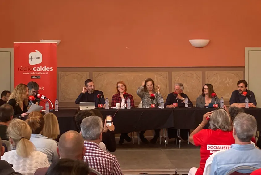 Contenció generalitzada entre els candidats i candidates en un debat electoral sense confrontacions
