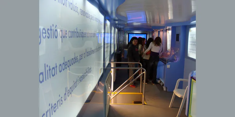 El Bus de l'Aigua fa parada al CEIP Albert Vives