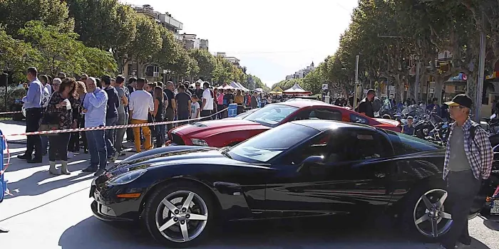 Èxit de participació a la cinquena trobada de cotxes històrics i motos customs