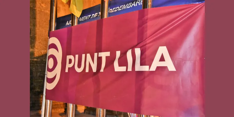 Set punts lila a les nits de Santa Rosalia