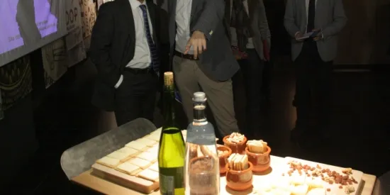 Ramon Tremosa es reuneix a la Seu amb representants de les DOP i les IGP catalanes