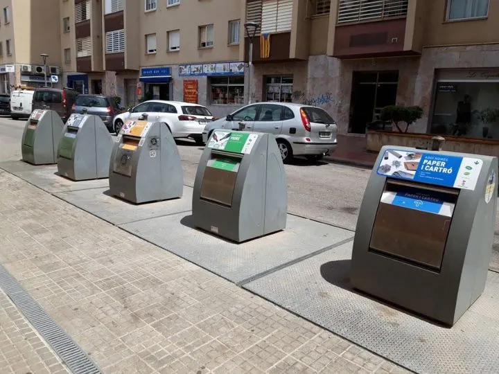 Campanya informativa amb nous adhesius als contenidors sobre la correcta gestió de residus
