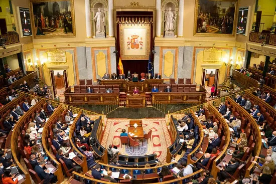 El govern espanyol pacta amb ERC i PNB que els interins d'abans de 2016 guanyin la plaça sense opositar