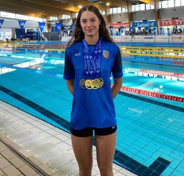 La nedadora calderina Xènia Torrejón nova triple campiona d'Espanya