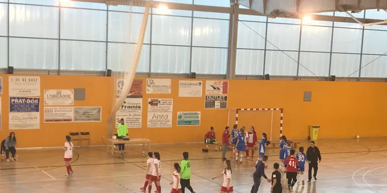 Victòria del futbol sala femení i derrotes de l'hoquei, el futbol i el bàsquet