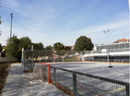 L’Ajuntament dona llum verda a la construcció de la coberta de la pista esportiva de l’institut Manolo Hugué