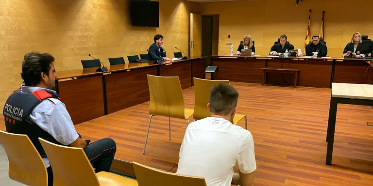 Condemnat a 3 anys i 1 mes de presó per atracar un jove a Blanes, dur-lo al bosc i deixar-lo lligat a un arbre