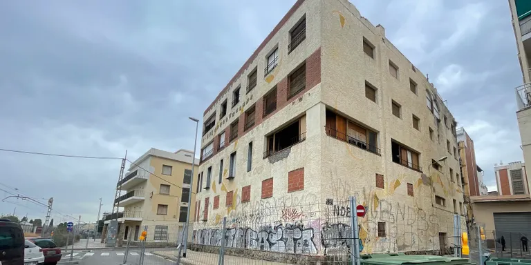 L'Ajuntament de Pineda demana a la propietat de l'antic Hotel Marina un estudi de solidesa
