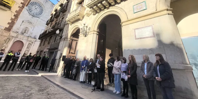 Alumnes de secundària llegeixen el manifest del 25-N a Valls