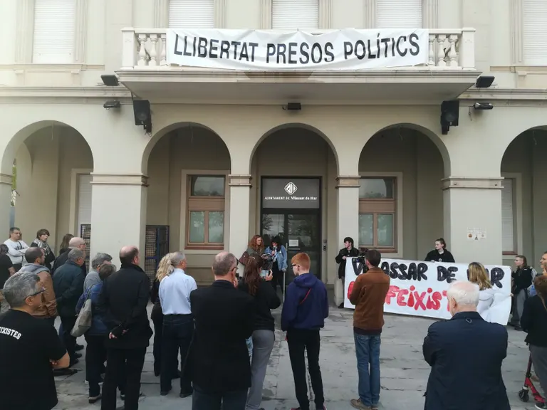 L’ANC i el CDR conviden a escriure una carta als 9 polítics catalans empresonats