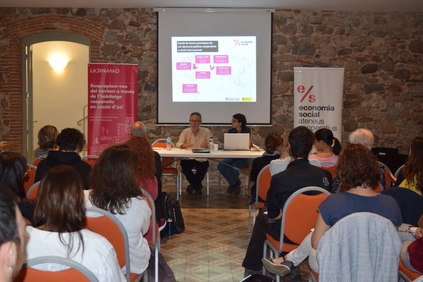Una trentena de persones han assistit a la Formació de Cooperativisme d'Habitatge en cessió d'ús