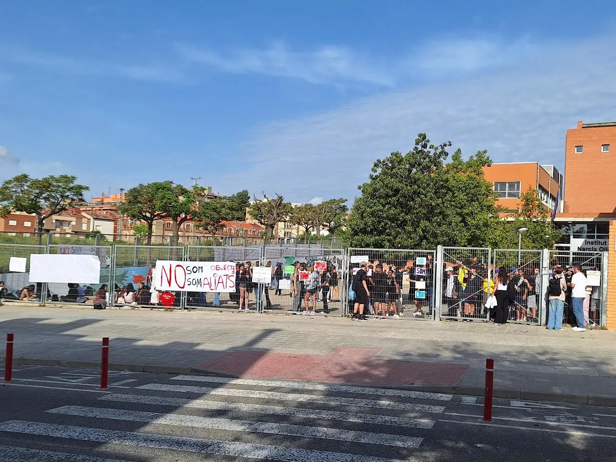 Tercer dia de mobilitzacions dels alumnes de 4t d’ESO de l’Institut Narcís Oller