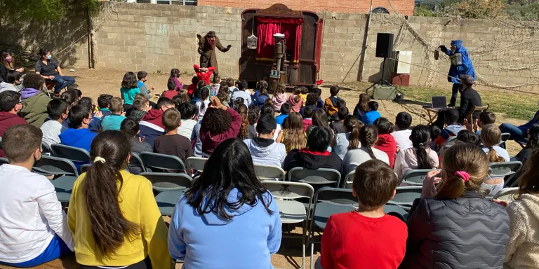 Més de 2.500 escolars de Caldes participen al programa «Teatre a les escoles» al llarg d’aquest curs