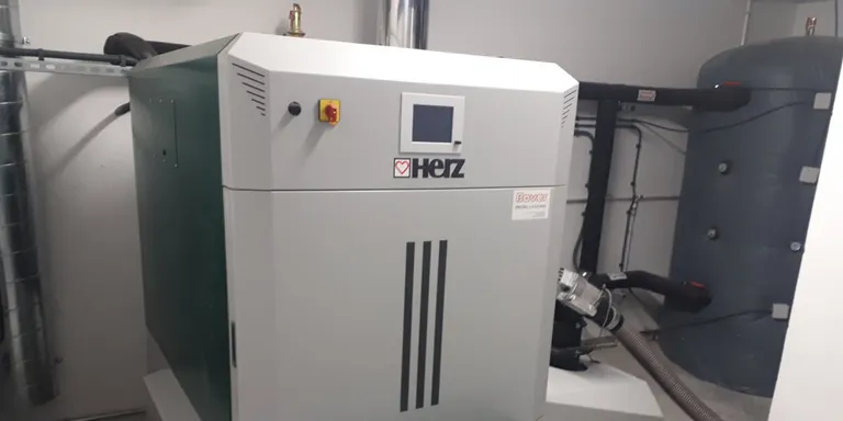 Acaba la renovació del sistema de climatització del Casal amb la instal·lació de la caldera de biomassa