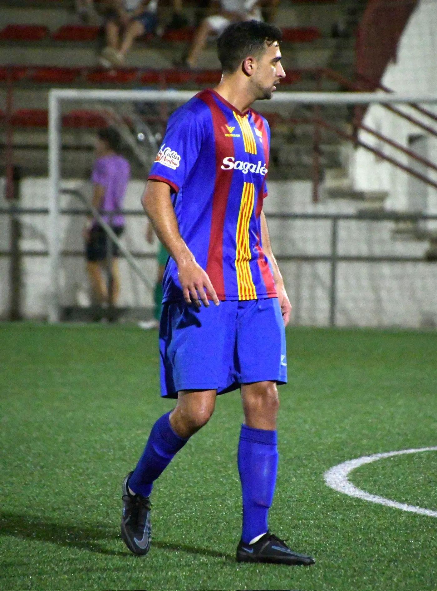 Dues errades en defensa seguides aboquen el CF Caldes a la derrota a Castellar (2-0)