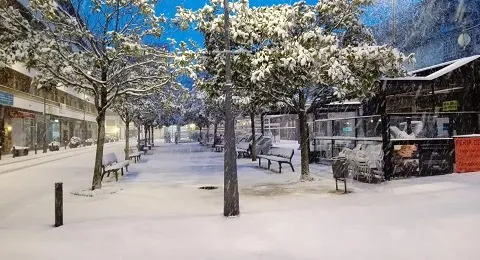 LA CIUDAD RECUPERA LA NORMALIDAD TRAS LA INTENSA NEVADA DE ESTA NOCHE