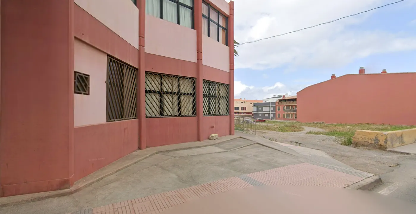 Vecinos de Cánovas del Castillo denuncian presuntas irregularidades en la gestión de un local municipal