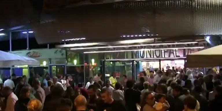 VÍDEO El Mercat torna a viure de nit