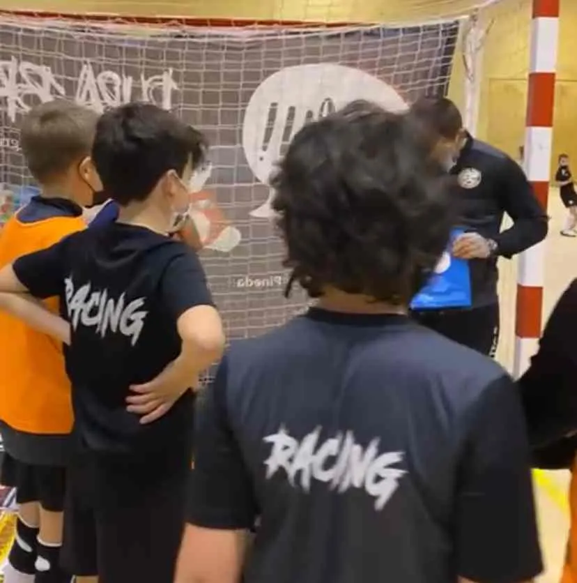 Es reprenen els partits amistosos de futbol