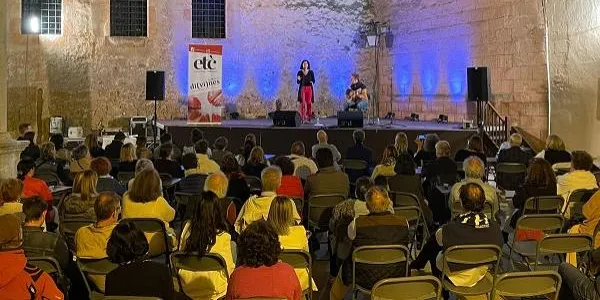 Èxit en el 6è Festival Di(vi)nes de la mà de la rapsoda local Joana Badia i de la cantautora barcelonina Lia Sampai