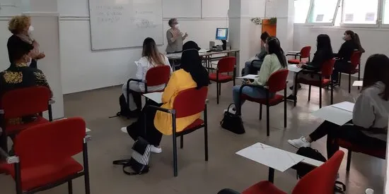 15 persones estan realitzant el curs Bàsic 1 de català