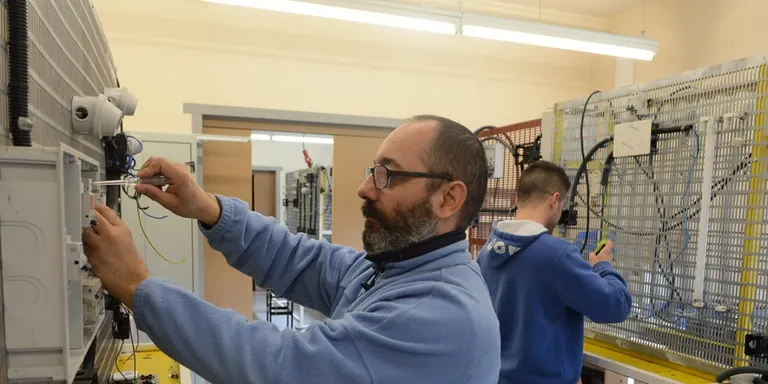 El SIO imparteix formaci\xf3 gratu\xefta sobre projectes d\u2019instal\xb7lacions el\xe8ctriques