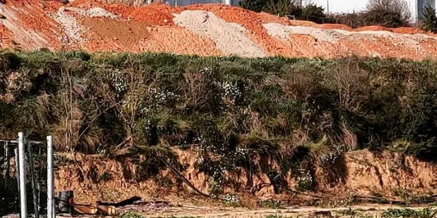 La polèmica per les irregularitats urbanístiques de dues empreses del polígon la Borda arriba al Síndic de Greuges