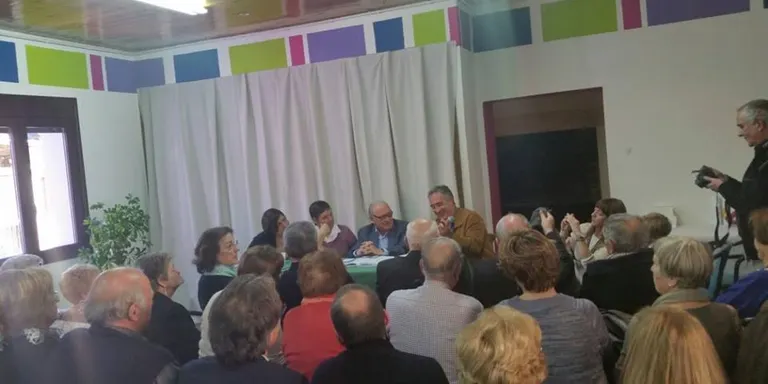 Èxit de la presentació del llibre 'El Pla de Sant Tirs. Recull de records'