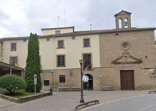 Relleu al capdavant de la residència de Solsona