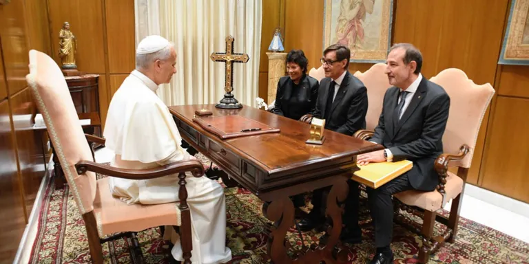 Illa es reuneix amb el papa Lleó XIV i el convida a la inauguració de la Torre de Jesucrist de la Sagrada Família
