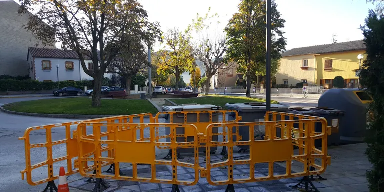 Arranjades les voreres de la plaça del Mossèn Pere Pujol de la Seu d'Urgell