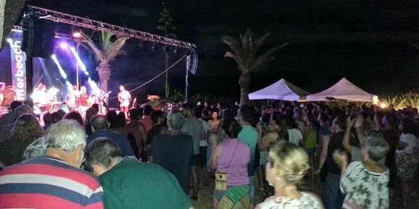 L’Afterbeach Rumbero Vol.2 fa ballar el parc del Voramar a ritme de rumba i fusió