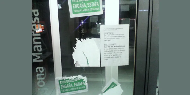 Acció de protesta de la PAH Alt Urgell per demanar solucions als desnonaments